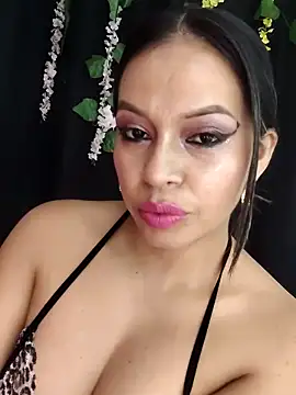 Snapshot of AntonelaMorriz chatting on May 6, 8:19 am AntonelaMorriz online show from May 6, 8:19 am