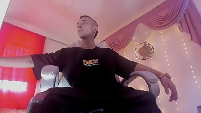Snapshot of Dereck_Boy8 chatting on September 29, 9:41 pm Dereck Boy8 online show from September 29, 9:41 pm