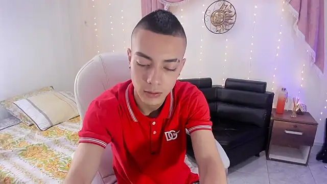 Snapshot of Dereck_Boy8 chatting on October 6, 8:28 pm Dereck Boy8 online show from October 6, 8:28 pm