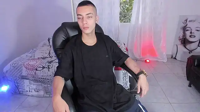 Snapshot of Dereck_Boy8 chatting on October 14, 9:15 pm Dereck Boy8 online show from October 14, 9:15 pm