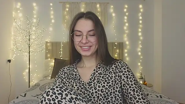 Real cutie1 online show from December 19, 1:51 pm