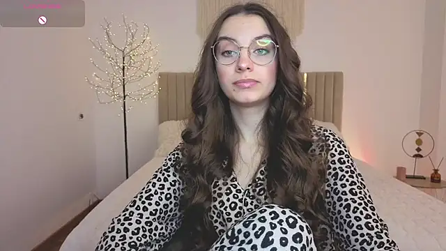 Real cutie1 online show from April 25, 1:41 pm