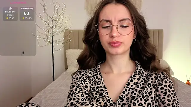 Real cutie1 online show from June 9, 1:01 pm