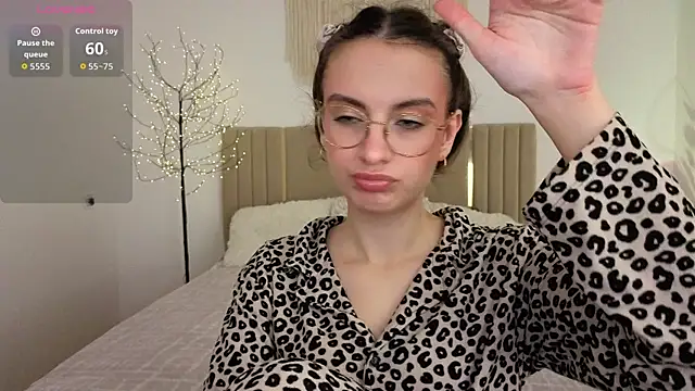 Real cutie1 online show from June 16, 12:52 pm