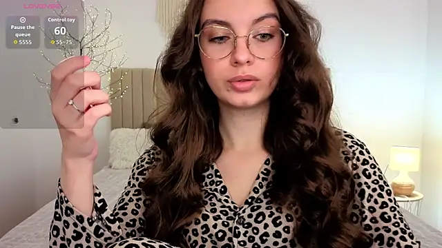 Real cutie1 online show from June 19, 1:04 pm