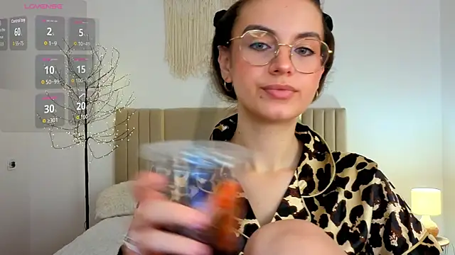 Real cutie1 online show from June 30, 12:50 pm