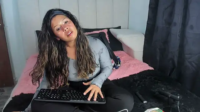 lanastone86 online show from July 23, 1:53 pm