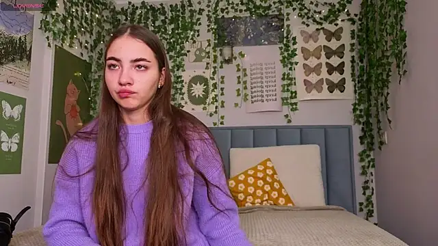 Ashley Pierce online show from December 5, 4:10 am