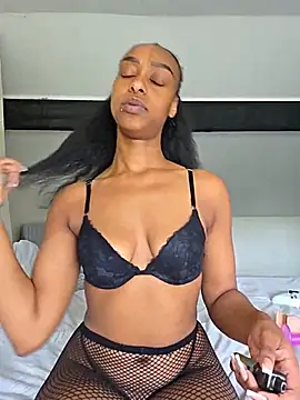 Snapshot of Hazel_Dollxx chatting on June 5, 9:15 am Hazel Dollxx online show from June 5, 9:15 am