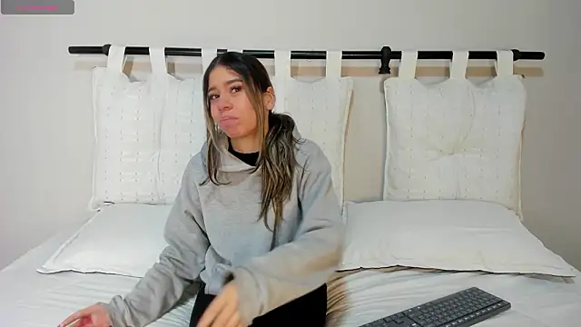 Rachell criss online show from January 15, 4:17 am