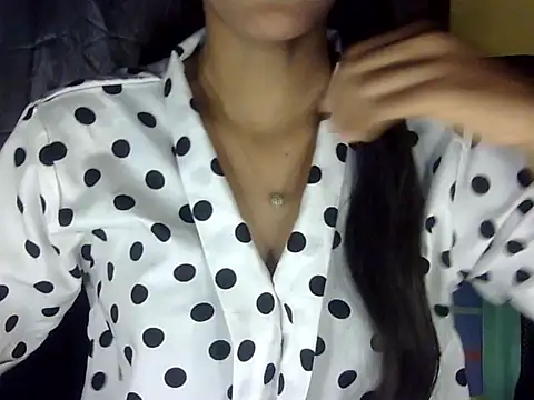 Snapshot of zara_Khan0 chatting on November 19, 1:44 pm zara Khan0 online show from November 19, 1:44 pm