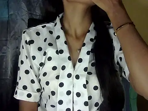 Snapshot of zara_Khan0 chatting on November 30, 2:15 am zara Khan0 online show from November 30, 2:15 am