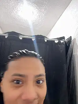 Snapshot of Nia_Desire chatting on May 19, 6:09 am Nia Desire online show from May 19, 6:09 am