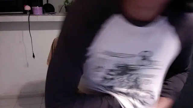 Snapshot of Nia_Desire chatting on May 27, 8:44 am Nia Desire online show from May 27, 8:44 am