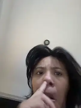 Snapshot of Nia_Desire chatting on May 29, 6:11 am Nia Desire online show from May 29, 6:11 am