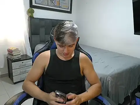 Snapshot of Justin_trevor1 chatting on April 29, 9:43 pm Justin trevor1 online show from April 29, 9:43 pm