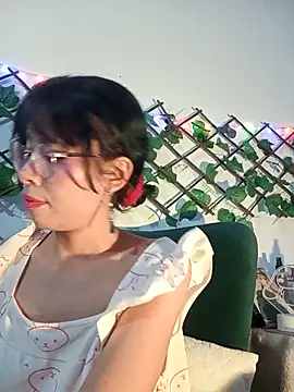 Snapshot of dolliette24 chatting on May 21, 3:46 am dolliette24 online show from May 21, 3:46 am