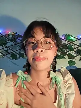 Snapshot of dolliette24 chatting on June 3, 3:53 am dolliette24 online show from June 3, 3:53 am
