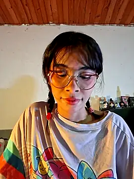 Snapshot of dolliette24 chatting on July 14, 3:33 am dolliette24 online show from July 14, 3:33 am