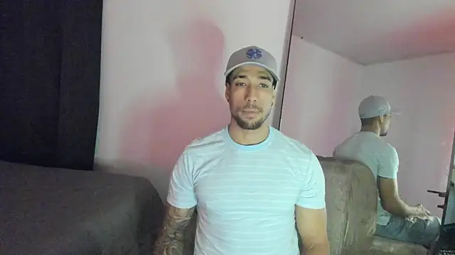 Snapshot of ThiagoLugo chatting on October 11, 1:49 am ThiagoLugo online show from October 11, 1:49 am