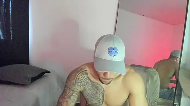 Snapshot of ThiagoLugo chatting on October 20, 4:29 pm ThiagoLugo online show from October 20, 4:29 pm