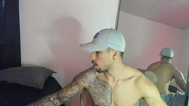 Snapshot of ThiagoLugo chatting on October 27, 8:35 pm ThiagoLugo online show from October 27, 8:35 pm