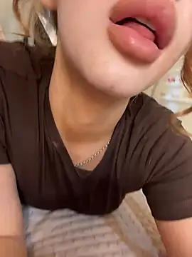 Snapshot of Hannah_xBaby chatting on June 25, 3:27 pm Hannah xBaby online show from June 25, 3:27 pm
