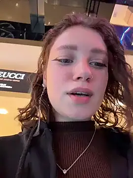 Snapshot of lucy-joy chatting on December 19, 10:33 am lucy-joy online show from December 19, 10:33 am