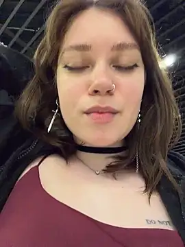 Snapshot of lucy-joy chatting on May 12, 9:50 am lucy-joy online show from May 12, 9:50 am