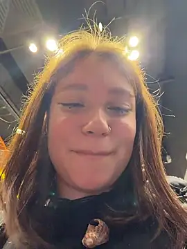 Snapshot of lucy-joy chatting on June 16, 10:18 am lucy-joy online show from June 16, 10:18 am