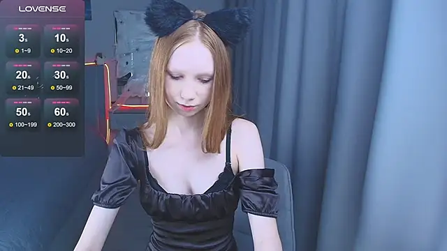 Snapshot of FoxyMira chatting on October 25, 1:40 pm FoxyMira online show from October 25, 1:40 pm