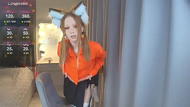 Snapshot of FoxyMira chatting on October 28, 1:25 pm FoxyMira online show from October 28, 1:25 pm