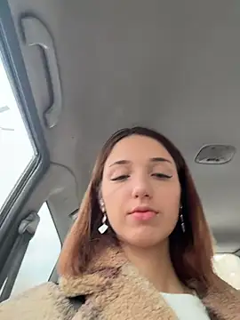 Snapshot of DollyTall chatting on November 2, 7:22 am DollyTall online show from November 2, 7:22 am