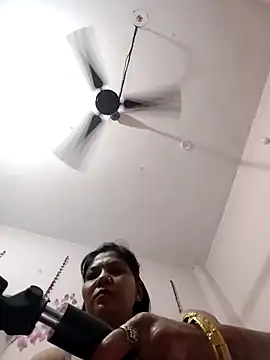 Yourhotsweetgirl online show from March 12, 12:50 am