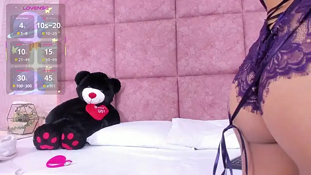 Snapshot of AmyStar1 chatting on May 23, 11:42 pm AmyStar1 online show from May 23, 11:42 pm