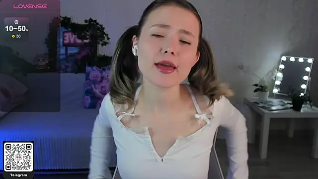 ArleneThomas online show from December 19, 2:02 pm