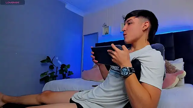 Ares di martin online show from December 5, 3:20 pm