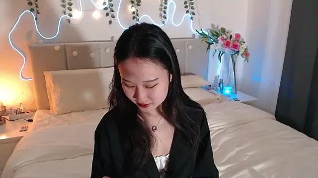 yuna k online show from April 23, 10:12 pm