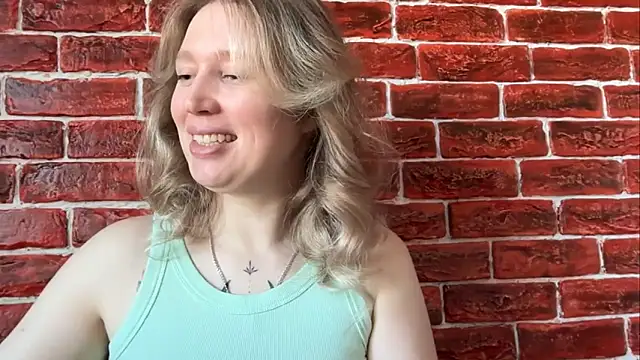 Snapshot of CitrusBlissss chatting on October 20, 3:40 am CitrusBlissss online show from October 20, 3:40 am