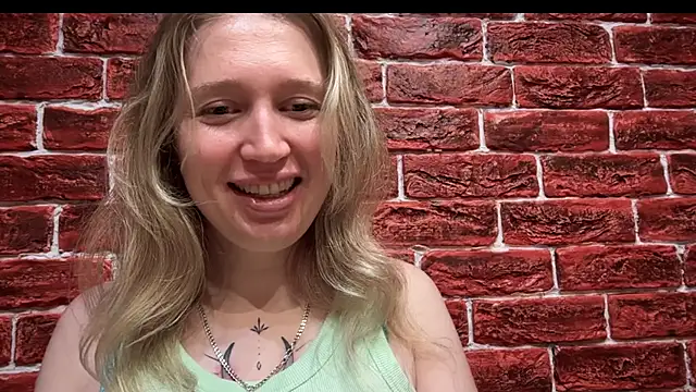 Snapshot of CitrusBlissss chatting on October 20, 3:45 pm CitrusBlissss online show from October 20, 3:45 pm