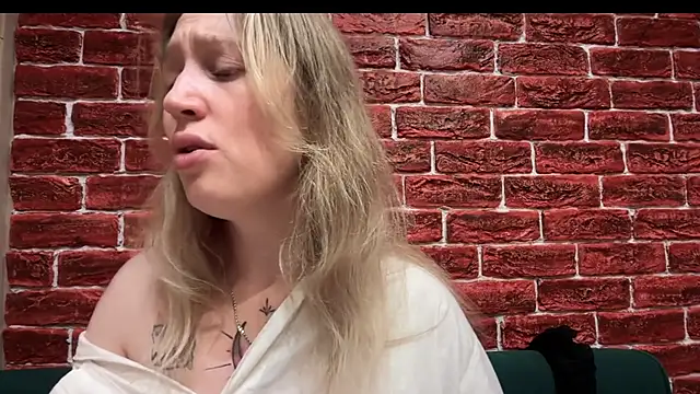 Snapshot of CitrusBlissss chatting on October 22, 2:17 pm CitrusBlissss online show from October 22, 2:17 pm