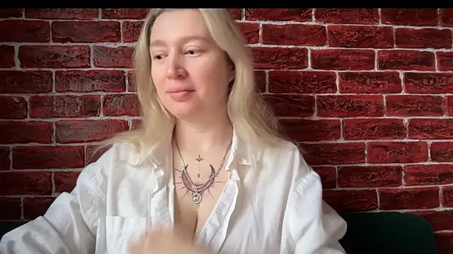 Snapshot of CitrusBlissss chatting on October 30, 2:35 am CitrusBlissss online show from October 30, 2:35 am