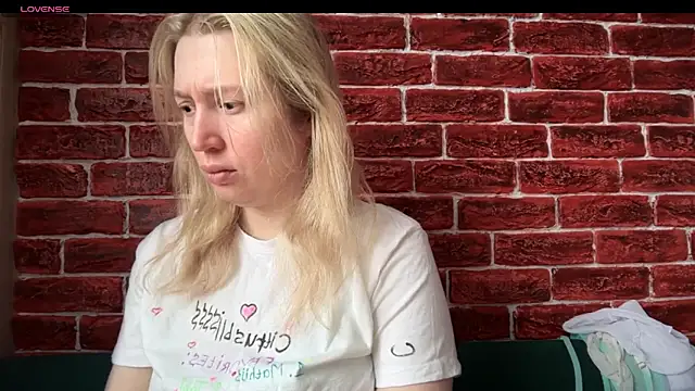 Snapshot of CitrusBlissss chatting on November 6, 2:56 am CitrusBlissss online show from November 6, 2:56 am