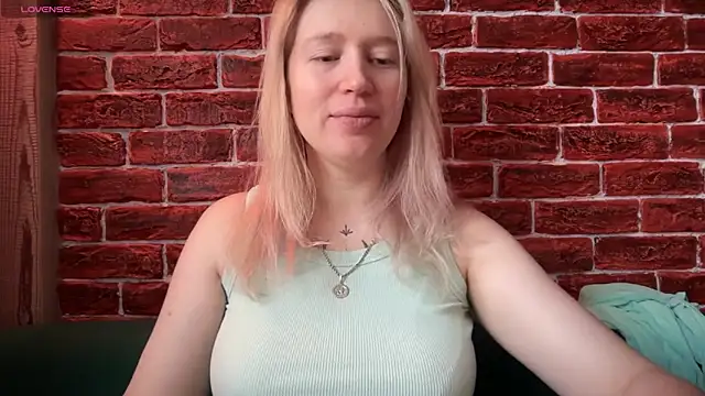 Snapshot of CitrusBlissss chatting on November 11, 2:22 am CitrusBlissss online show from November 11, 2:22 am