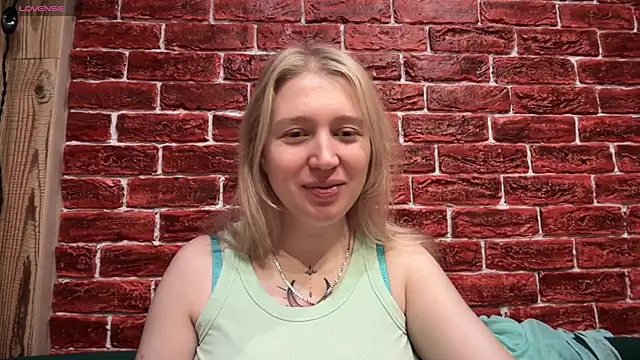 Snapshot of CitrusBlissss chatting on November 22, 2:43 am CitrusBlissss online show from November 22, 2:43 am