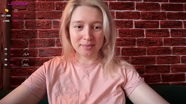 Snapshot of CitrusBlissss chatting on November 28, 2:47 am CitrusBlissss online show from November 28, 2:47 am