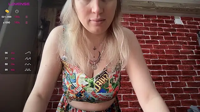 Snapshot of CitrusBlissss chatting on December 3, 3:36 am CitrusBlissss online show from December 3, 3:36 am