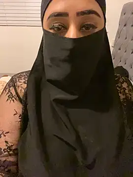 Snapshot of Pari_Persianbaddie6 chatting on March 26, 3:56 am Pari Persianbaddie6 online show from March 26, 3:56 am