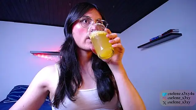 Snapshot of selene_s3x chatting on September 29, 10:47 pm selene s3x online show from September 29, 10:47 pm