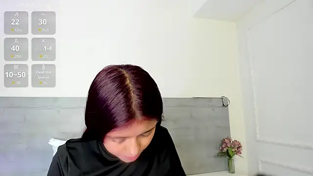 Snapshot of sunnyWhitee chatting on June 18, 7:18 pm sunnyWhitee online show from June 18, 7:18 pm